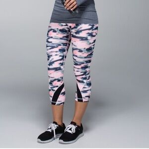 Lululemon run inspire crop Sz 4 EUC wamo camo